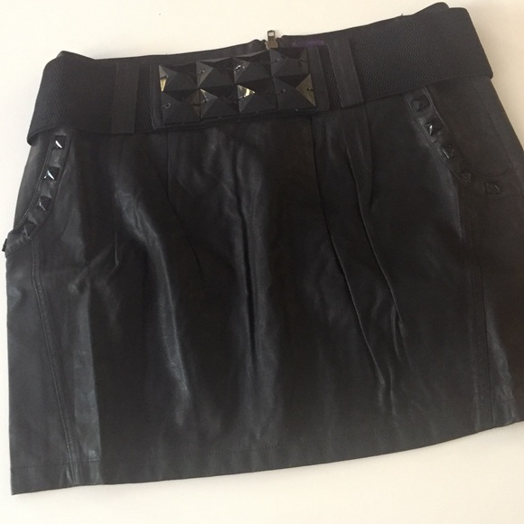 Mini Skirt - Picture 3 of 6